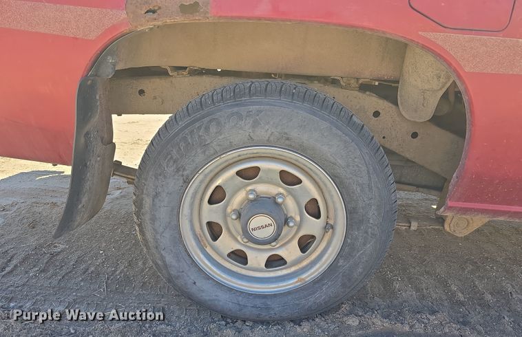 image for item EH8659 1994 Nissan XE King Cab pickup truck