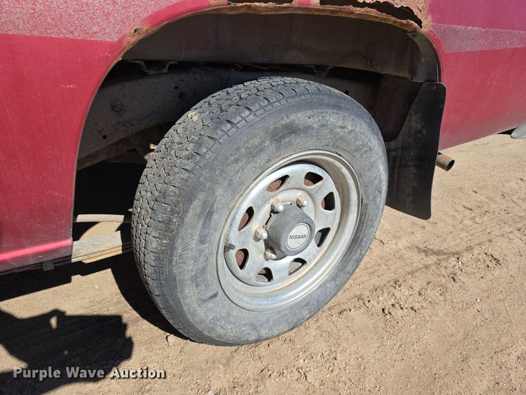 image for item EH8659 1994 Nissan XE King Cab pickup truck