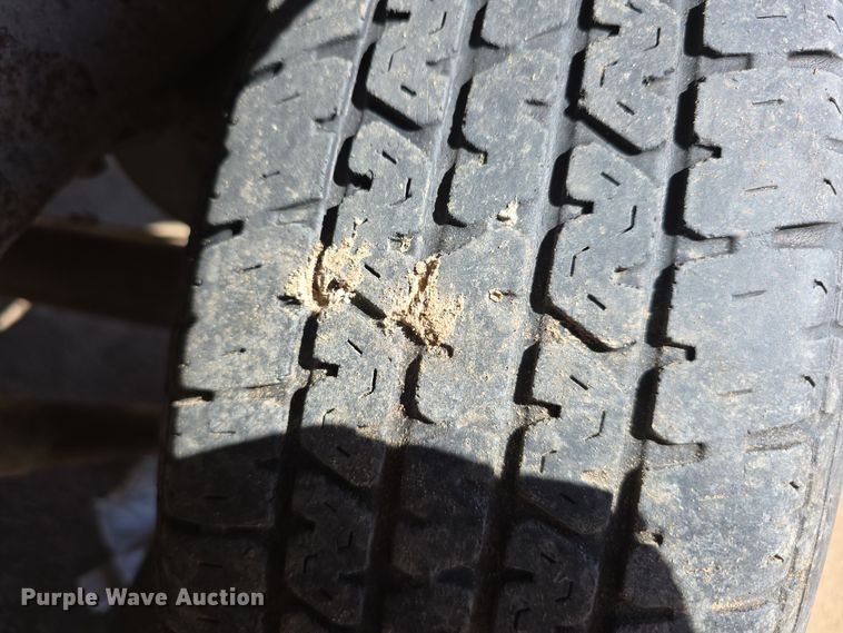 image for item EH8659 1994 Nissan XE King Cab pickup truck