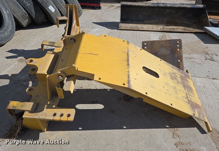 image for item EH8661 Caterpillar side wing mount