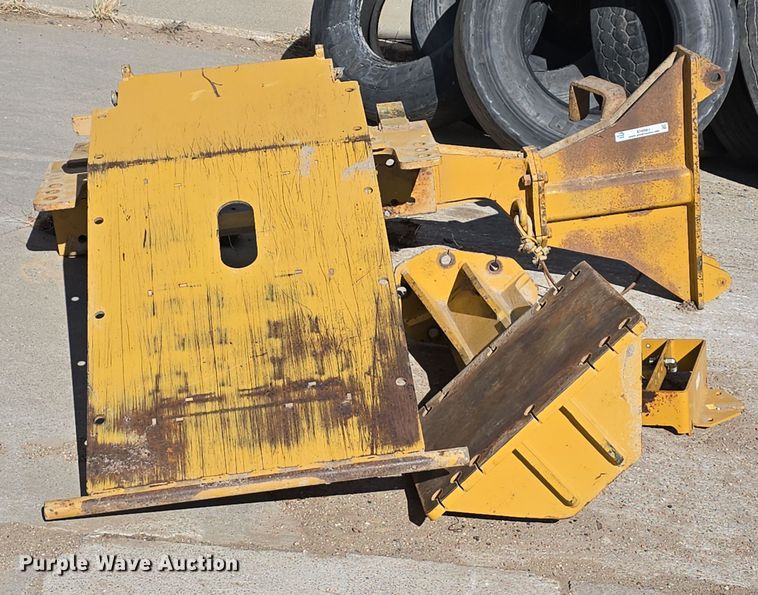 image for item EH8661 Caterpillar side wing mount