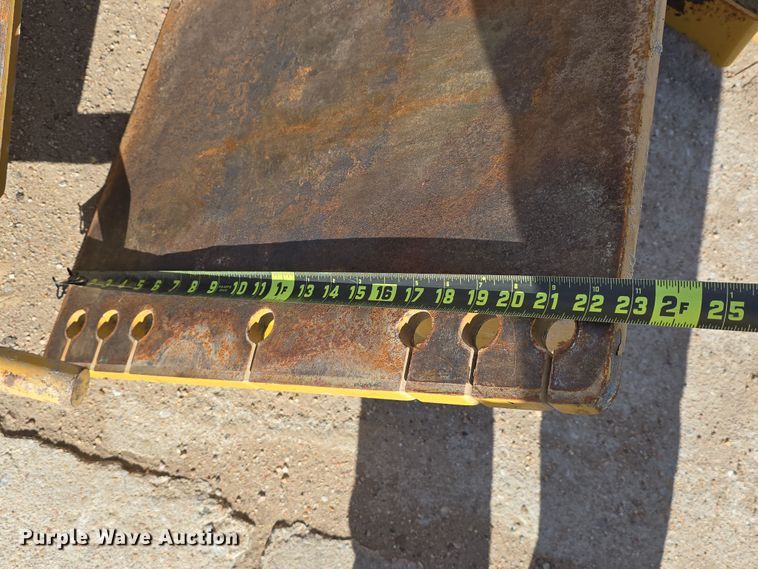 image for item EH8661 Caterpillar side wing mount