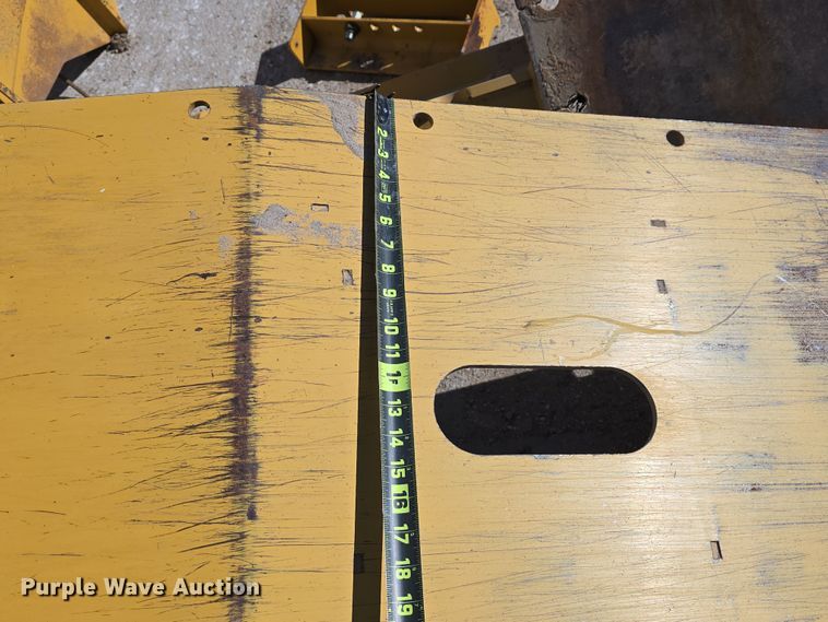 image for item EH8661 Caterpillar side wing mount