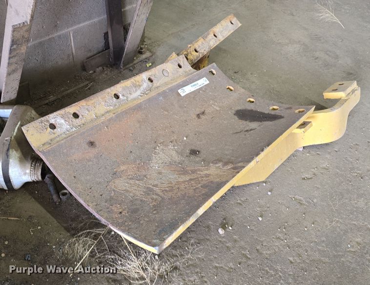 image for item EH8662 2' Caterpillar moldboard extension