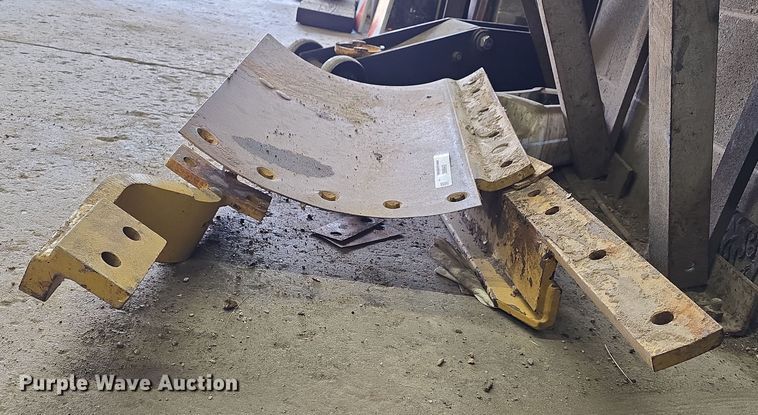 image for item EH8662 2' Caterpillar moldboard extension