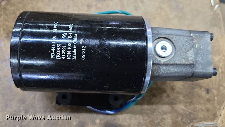 image for item EH8664 Caterpillar RM350 reclaimer drum brake release pump