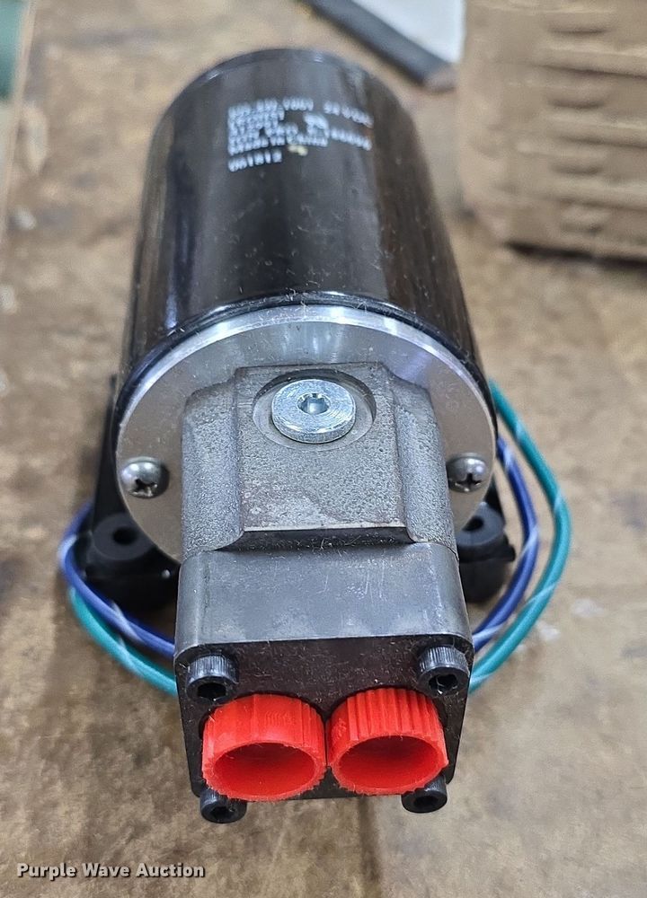 image for item EH8664 Caterpillar RM350 reclaimer drum brake release pump