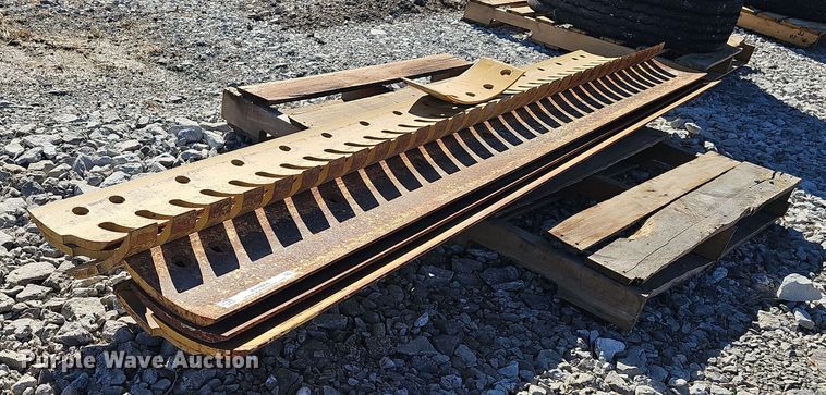 image for item EH8666 (7) 8' L motor grader moldboards 