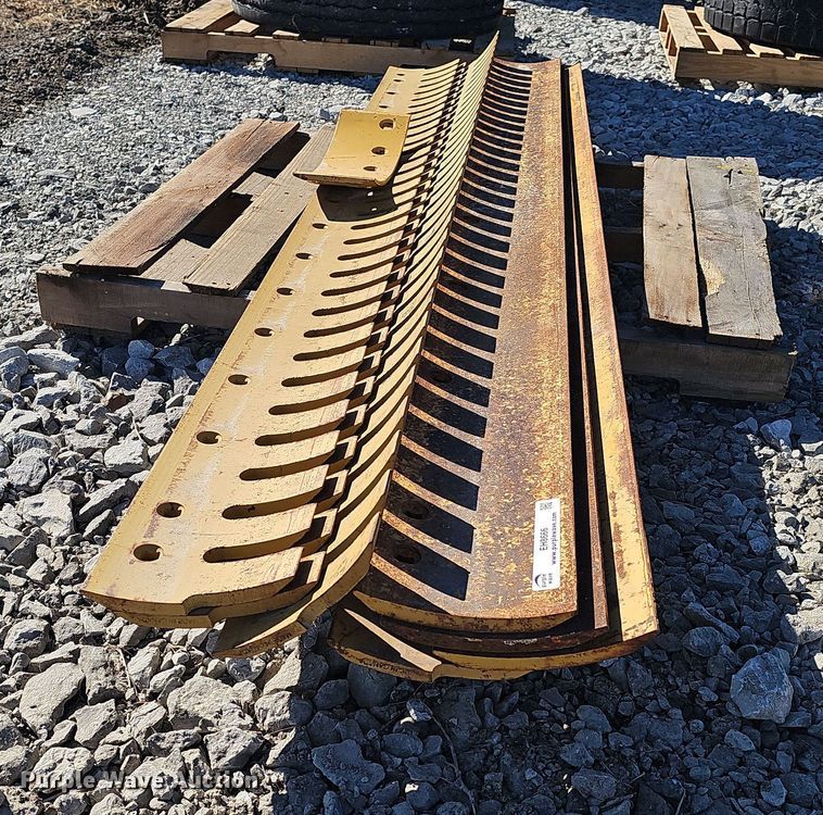 image for item EH8666 (7) 8' L motor grader moldboards 