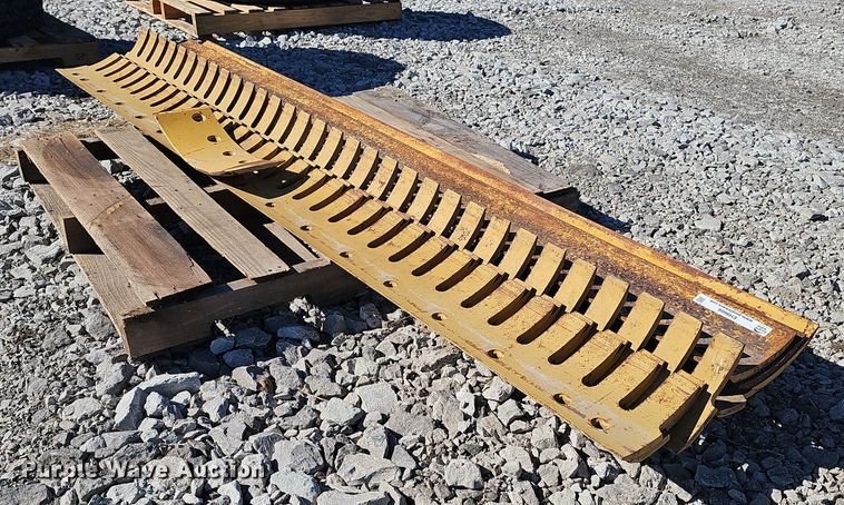 image for item EH8666 (7) 8' L motor grader moldboards 