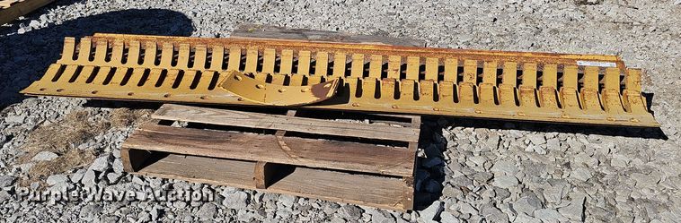 image for item EH8666 (7) 8' L motor grader moldboards 