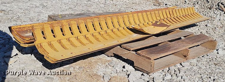 image for item EH8666 (7) 8' L motor grader moldboards 