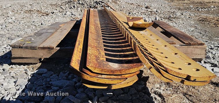 image for item EH8666 (7) 8' L motor grader moldboards 
