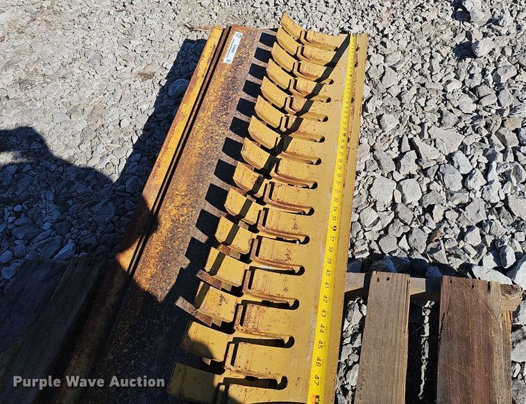 image for item EH8666 (7) 8' L motor grader moldboards 