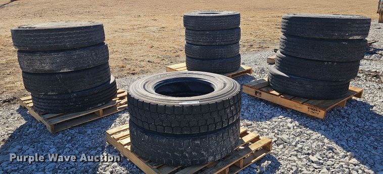 image for item EH8667 (14) 11R22.5 BF Goodrich tires