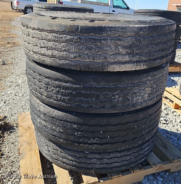 image for item EH8667 (14) 11R22.5 BF Goodrich tires