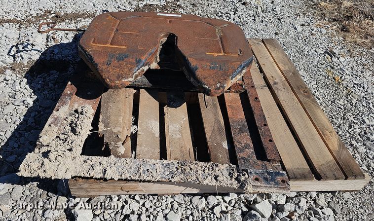 image for item EH8670 Fontaine fifth wheel