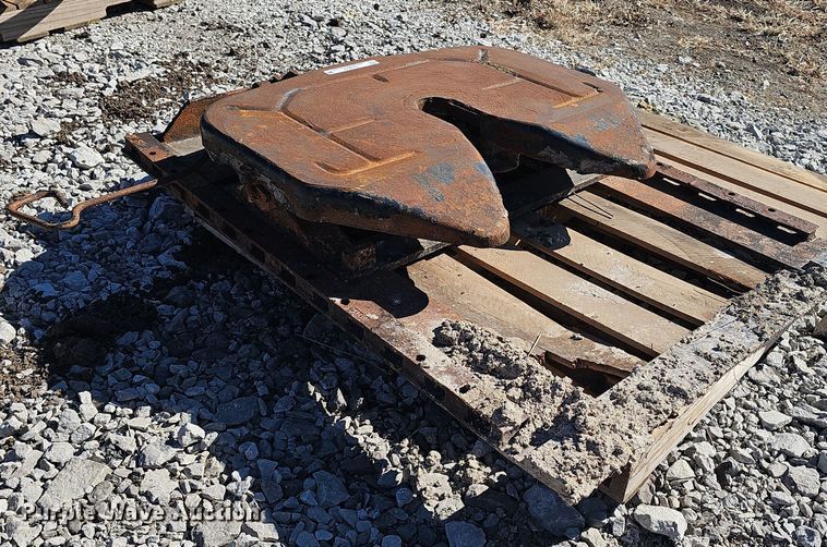 image for item EH8670 Fontaine fifth wheel