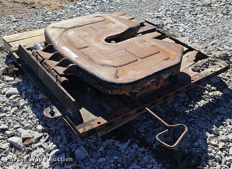 image for item EH8670 Fontaine fifth wheel