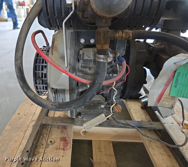 image for item EH8673 (2) Darley pumps