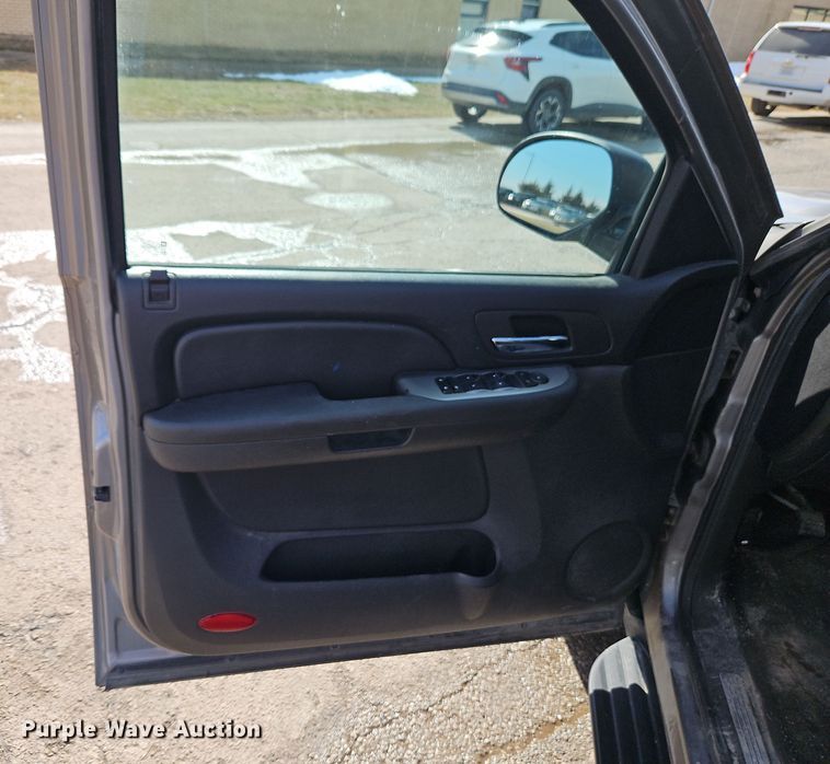 image for item EI8834 2008 Chevrolet Suburban 1500 SUV