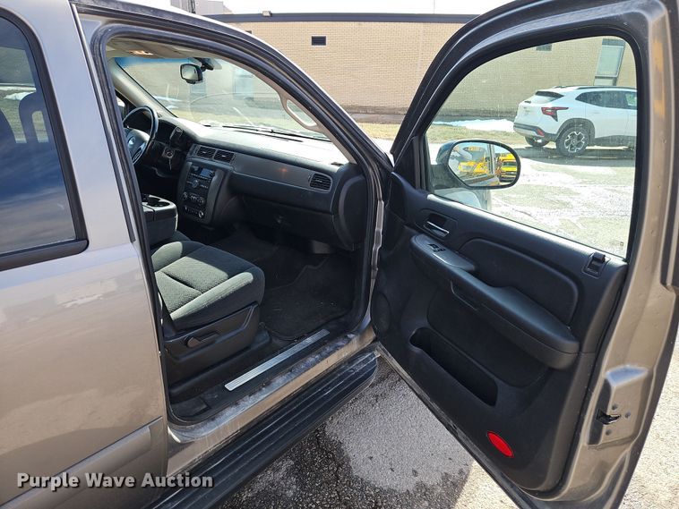 image for item EI8834 2008 Chevrolet Suburban 1500 SUV