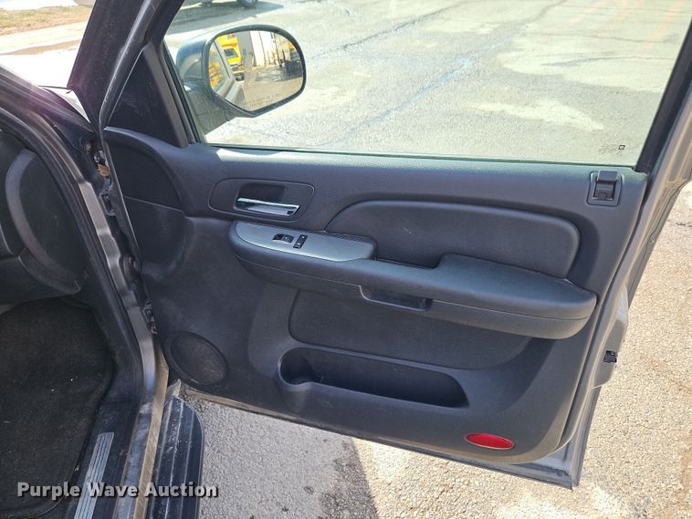 image for item EI8834 2008 Chevrolet Suburban 1500 SUV