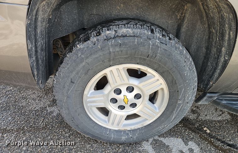 image for item EI8834 2008 Chevrolet Suburban 1500 SUV