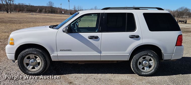 image for item EI8838 2004 Ford Explorer XLT SUV