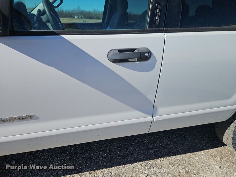 image for item EI8838 2004 Ford Explorer XLT SUV