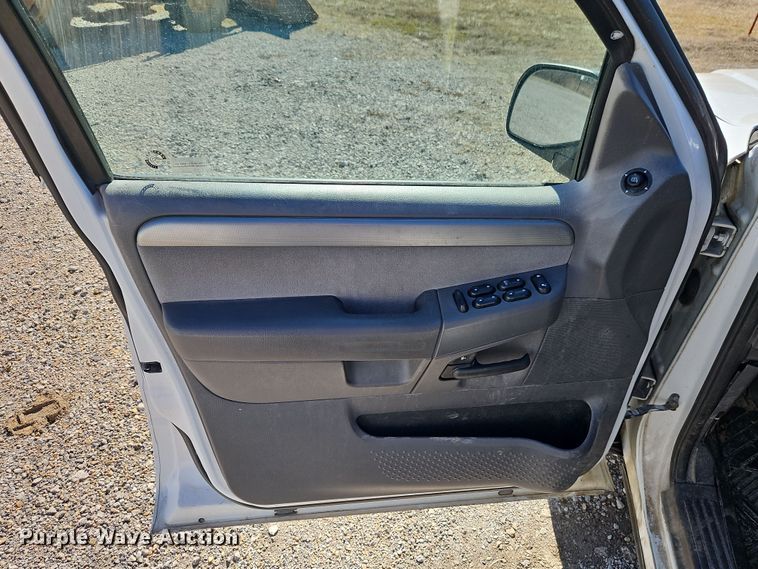 image for item EI8838 2004 Ford Explorer XLT SUV