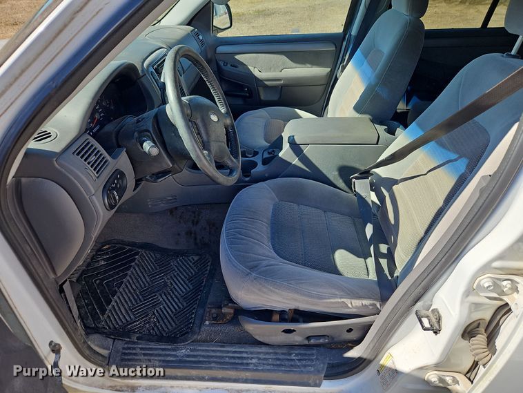 image for item EI8838 2004 Ford Explorer XLT SUV