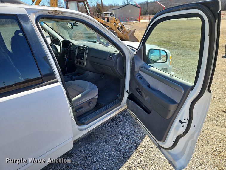 image for item EI8838 2004 Ford Explorer XLT SUV