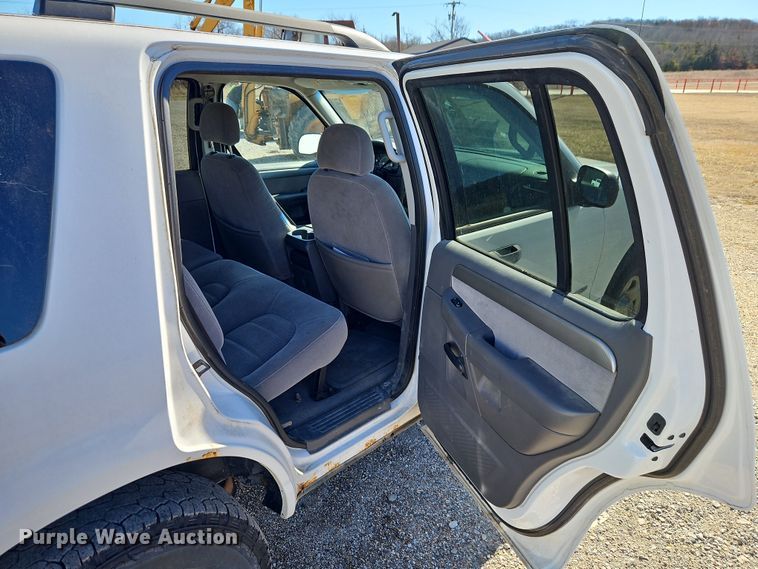 image for item EI8838 2004 Ford Explorer XLT SUV