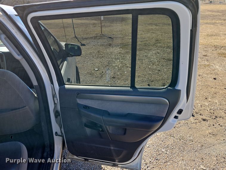 image for item EI8838 2004 Ford Explorer XLT SUV