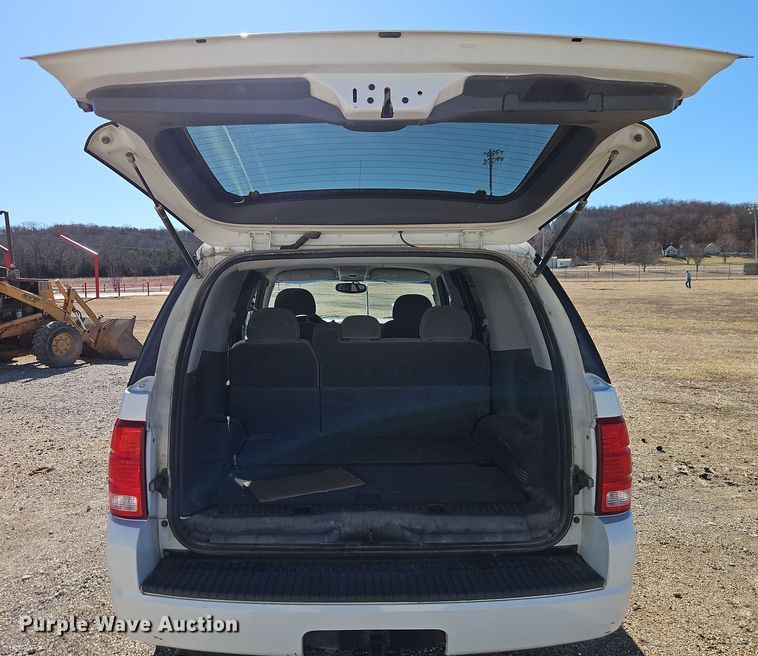 image for item EI8838 2004 Ford Explorer XLT SUV