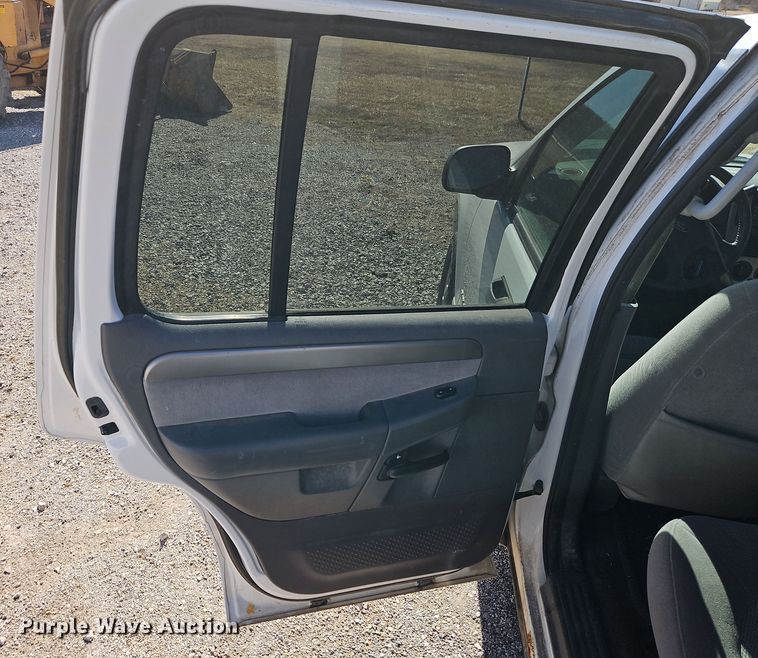 image for item EI8838 2004 Ford Explorer XLT SUV