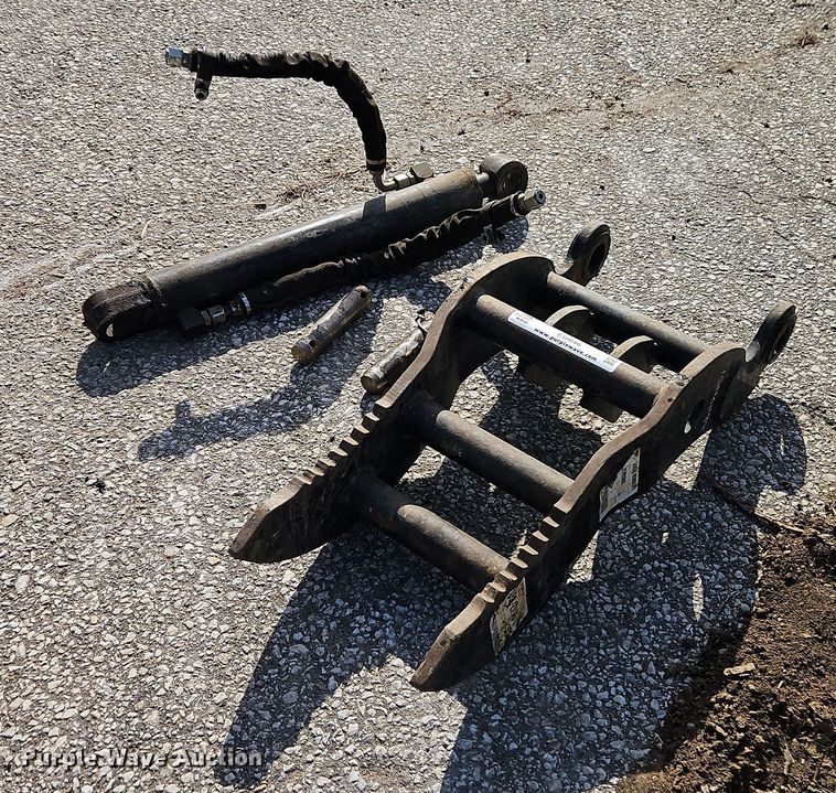 image for item EI8846 Caterpillar excavator hydraulic thumb