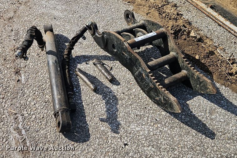 image for item EI8846 Caterpillar excavator hydraulic thumb