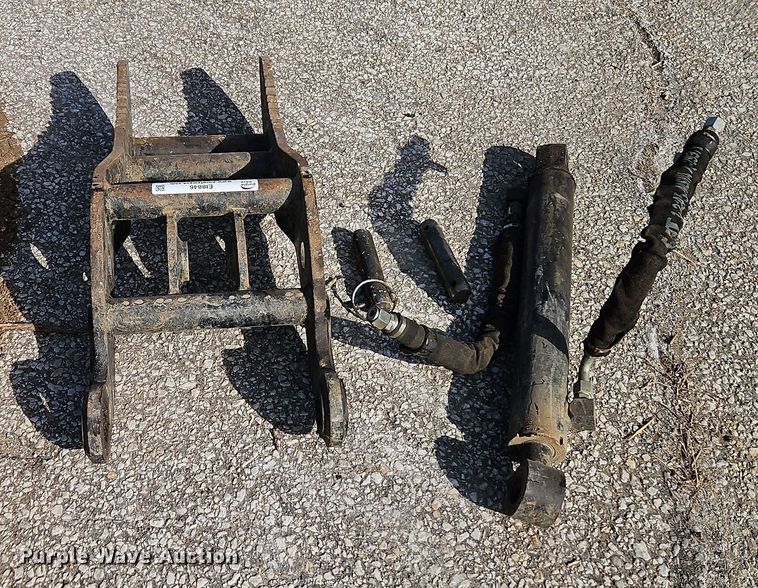 image for item EI8846 Caterpillar excavator hydraulic thumb