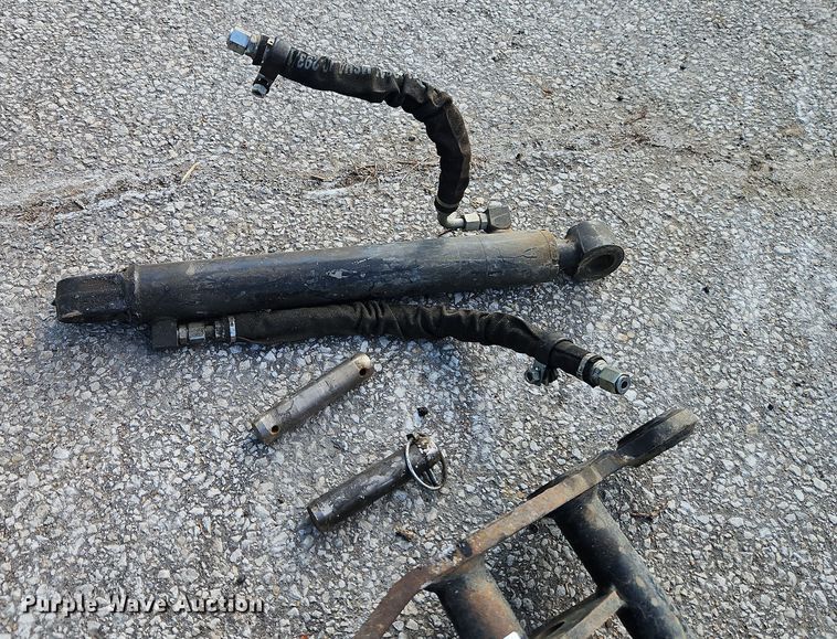 image for item EI8846 Caterpillar excavator hydraulic thumb