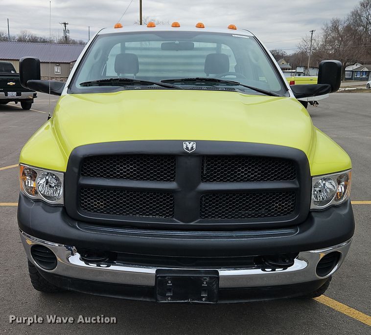 image for item EI8848 2005 Dodge Ram 3500 flatbed pickup truck