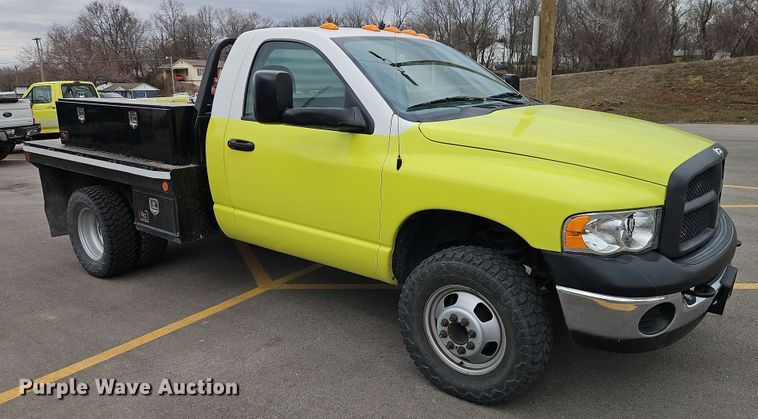 image for item EI8848 2005 Dodge Ram 3500 flatbed pickup truck