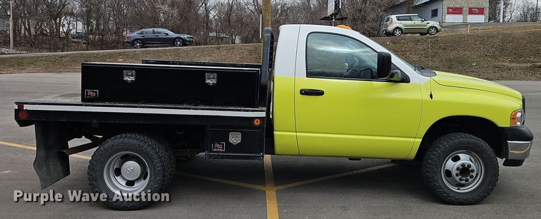 image for item EI8848 2005 Dodge Ram 3500 flatbed pickup truck