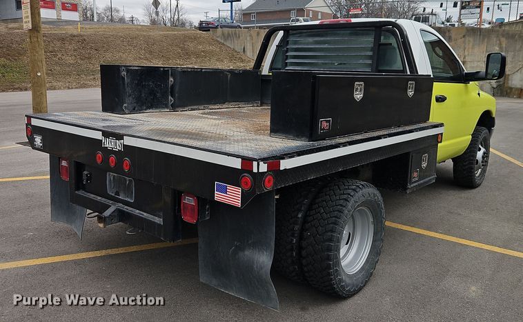 image for item EI8848 2005 Dodge Ram 3500 flatbed pickup truck
