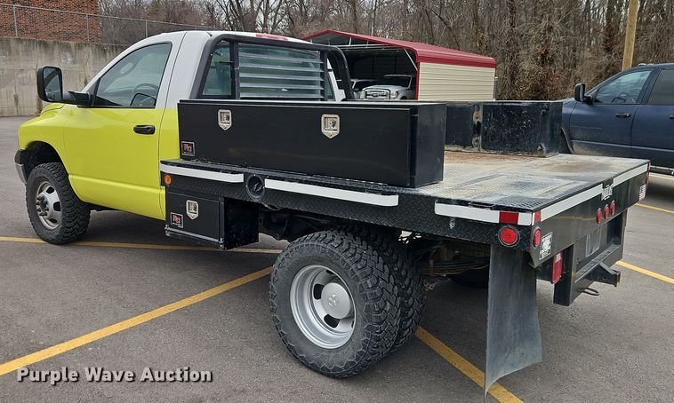 image for item EI8848 2005 Dodge Ram 3500 flatbed pickup truck