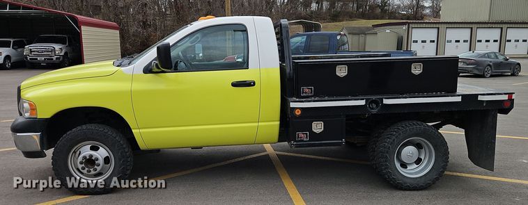 image for item EI8848 2005 Dodge Ram 3500 flatbed pickup truck