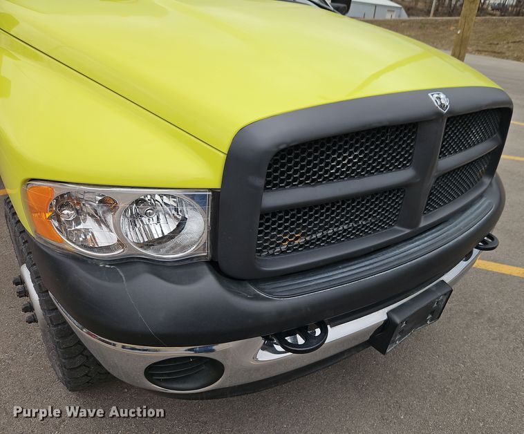 image for item EI8848 2005 Dodge Ram 3500 flatbed pickup truck