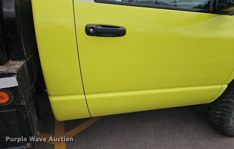 image for item EI8848 2005 Dodge Ram 3500 flatbed pickup truck