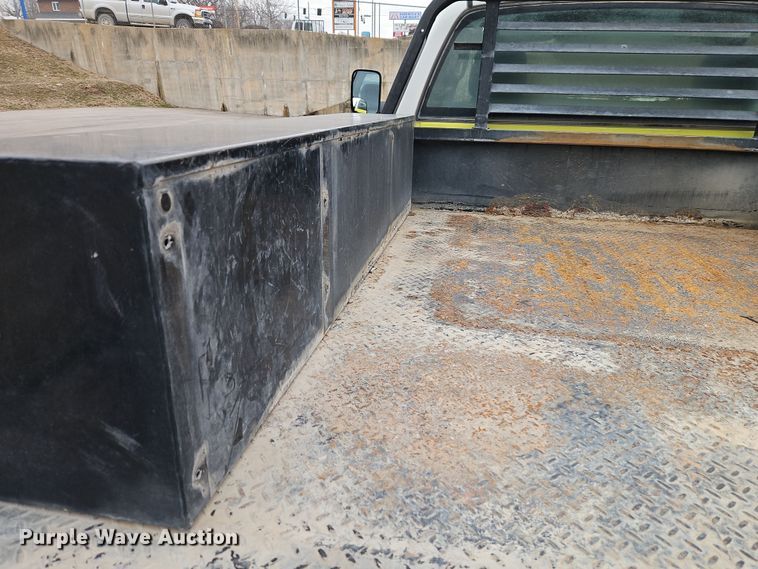 image for item EI8848 2005 Dodge Ram 3500 flatbed pickup truck